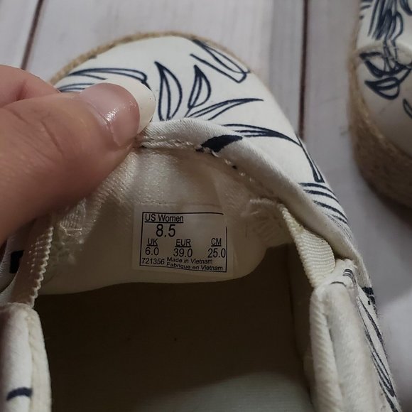 Vans Espadrille Shoes 8.5 Womens White Blue Leaf Print Fabric Slip On Sneakers - Picture 7 of 10